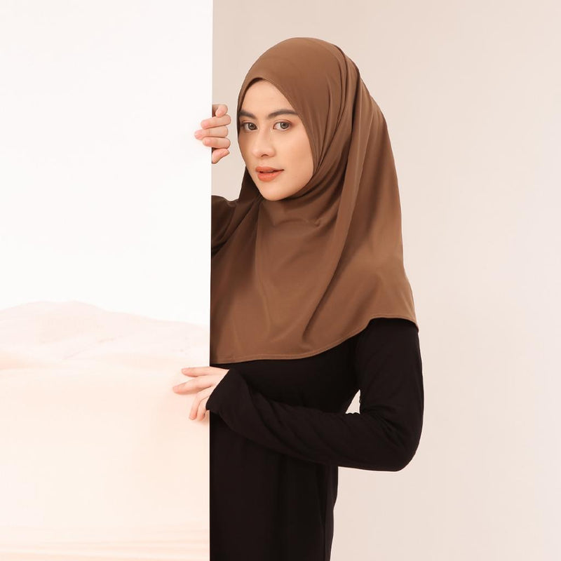 Naima Instan Jersey Chocolate (Hijab Instan Segitiga Bahan Jersey)