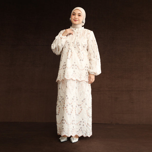 Floure Embroidery Set Pearly Blush L-XL Series 6