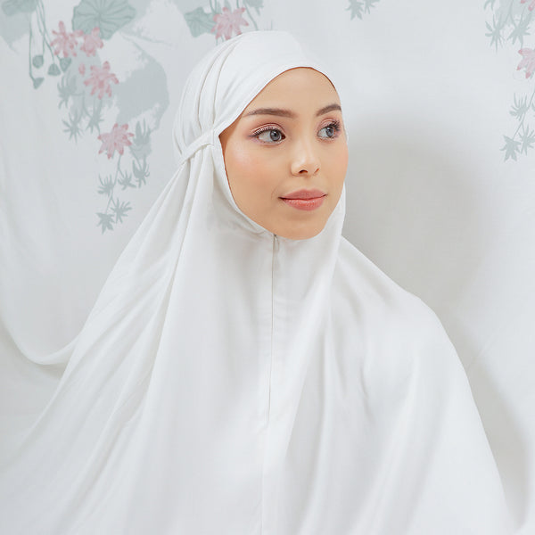 Pre Order Shafiya Prayer Set in White Blossom (Lozy x Heidy)