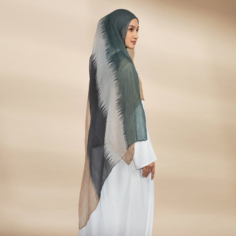 Oubre Shawl Viscose Crincle Gradasi Forest