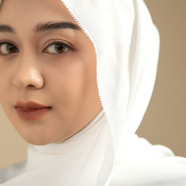 Viscose Eyelash Shawl Broken White