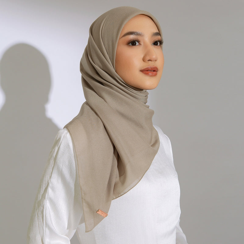 Haraa Voal Plain (Hijab Segiempat Voal Premium Polos Jahit Tepi)