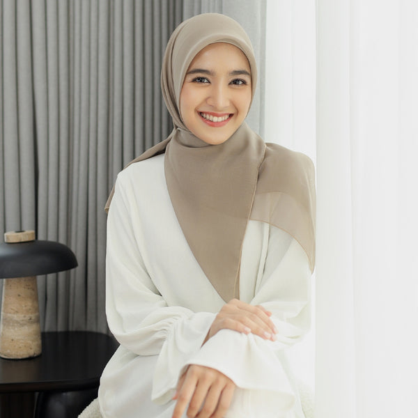 Kirana Paris Plain Japan (Hijab Segiempat Paris Japan Premium)