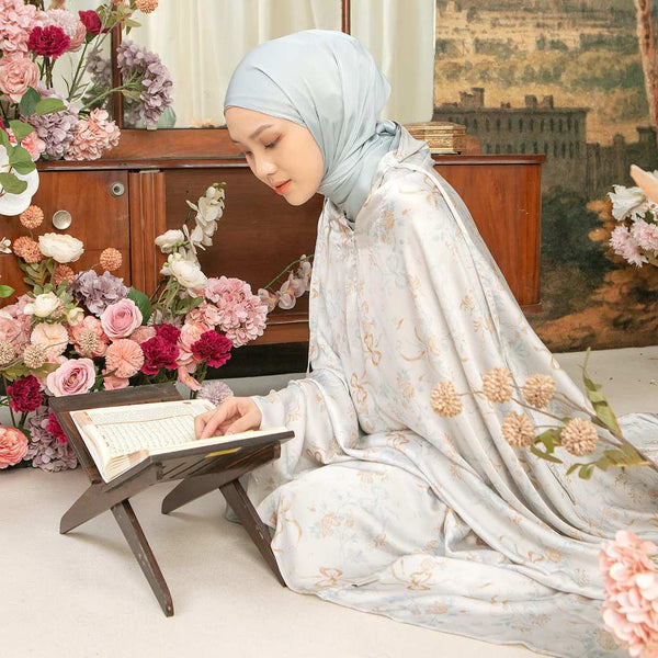 Julia Prayer Set Series 1 (Mukena Set Pattern Coquette Bahan Silk Lozy x Julia)