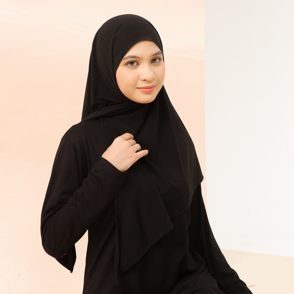 Naima Instan Jersey Black (Hijab Instan Segitiga Bahan Jersey)