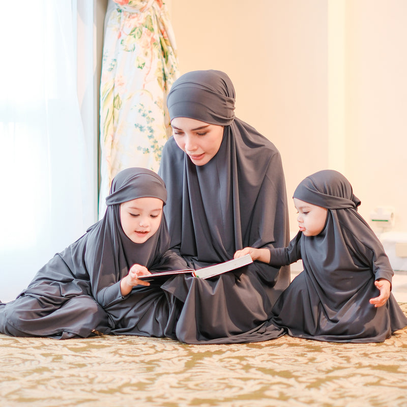 Shameera Prayer Set Kids in Dark Grey 1-2  Tahun (Lozy x Hamidah)
